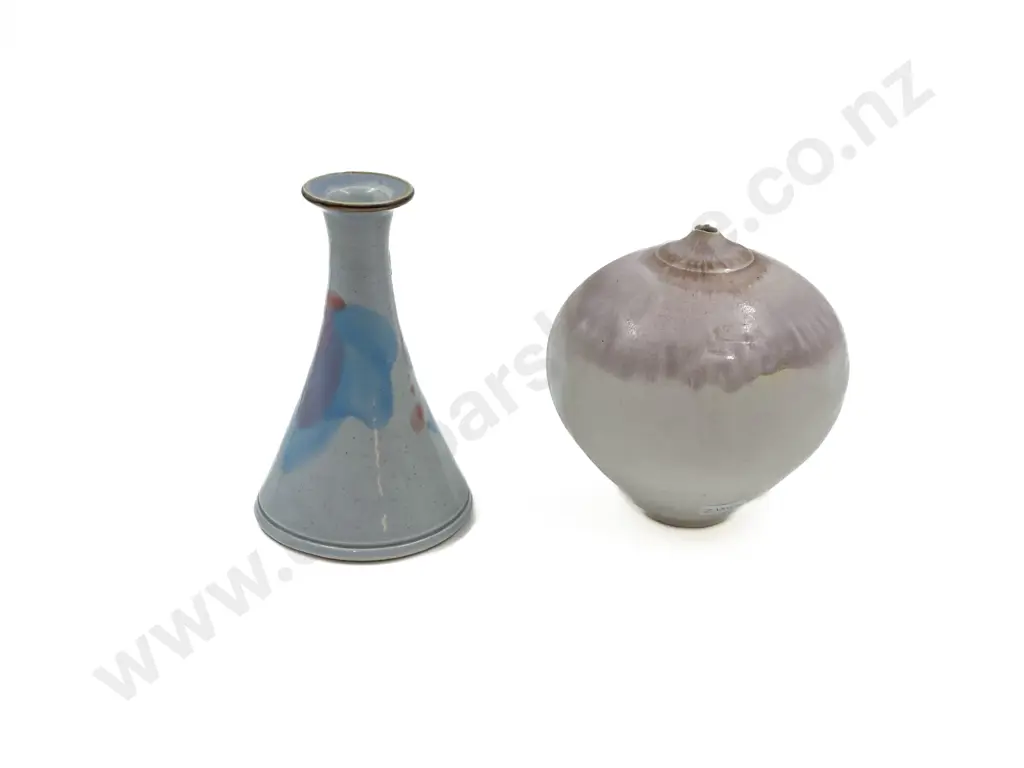 Two Pieces of NZ Pottery Image 1++
