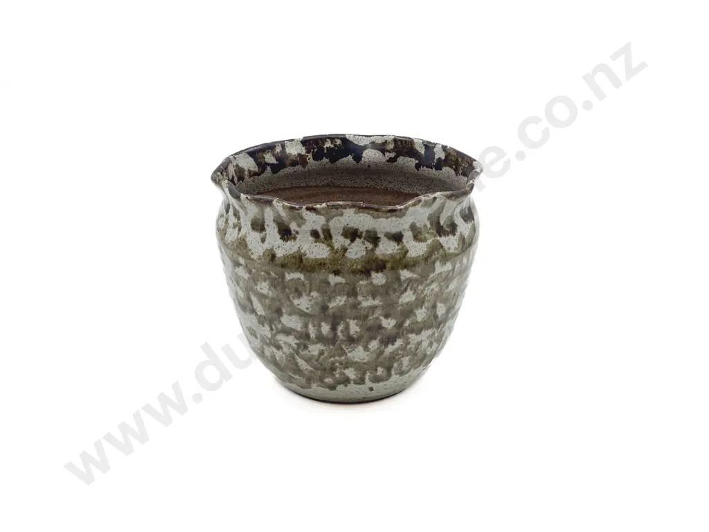 NZ Pottery Planter Image 1++