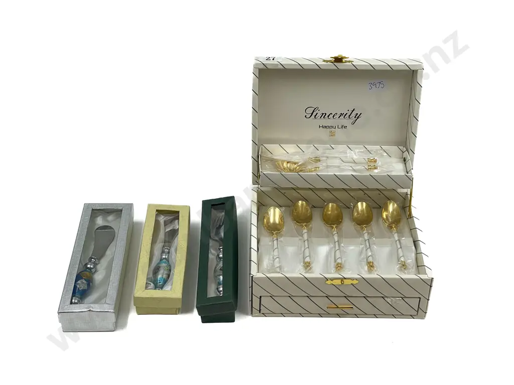 Quantity of Assorted Boxed Cutlery Image 1++