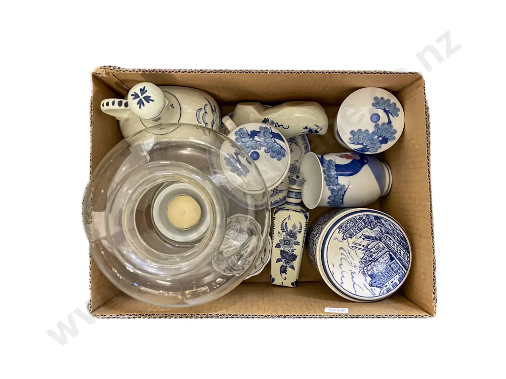 Quantity of Assorted Blue & White China Image 1++