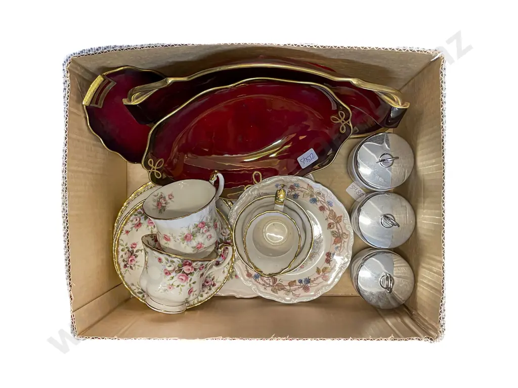 Quantity of Assorted Fancy China Image 1++