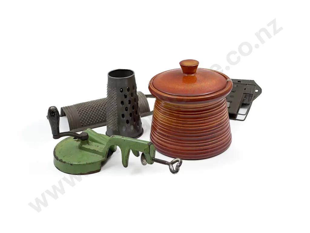 Quantity of Assorted Vintage Kitchenalia Image 1++