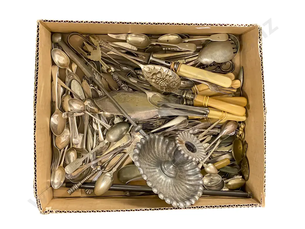 Quantity of Assorted Cutlery etc Image 1++