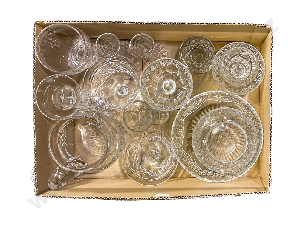Quantity of Assorted Crystal and Glass Ware Image 1++