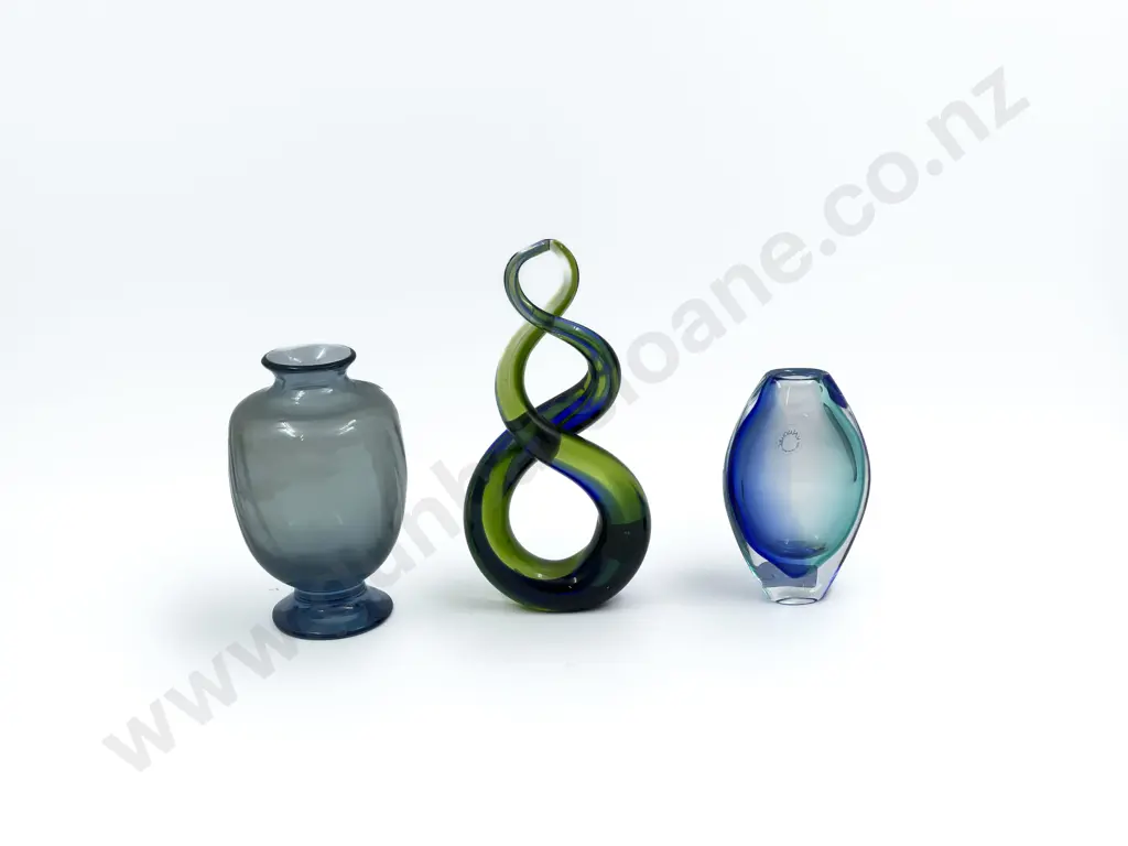 Three Pcs of Art Glass Image 1++