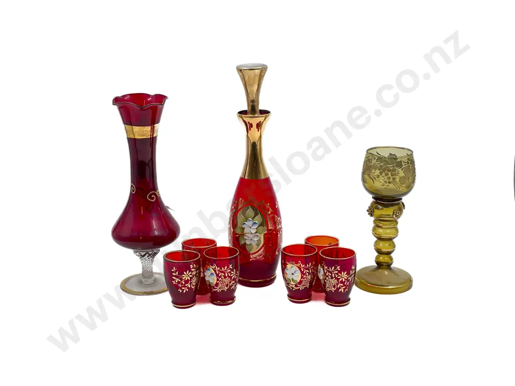 Quantity of Assorted Venetian Glass Image 1++