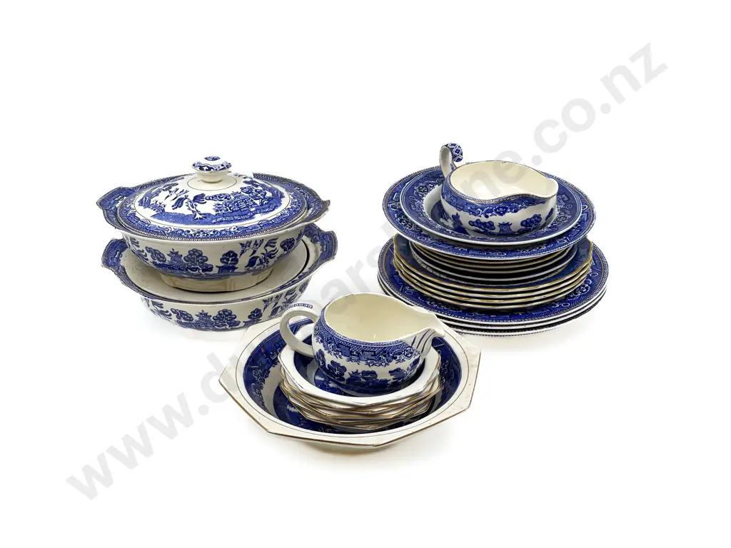Woods Ware "Willow Pattern" Part Dinnerset Image 1++