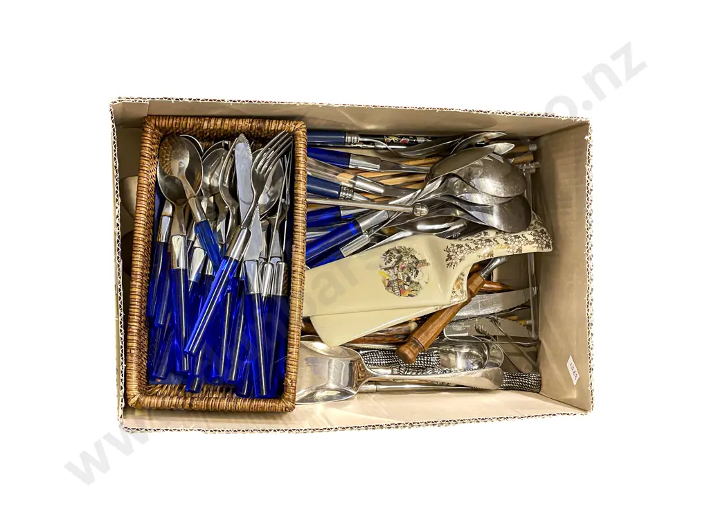 Box of Assorted Cutlery Image 1++