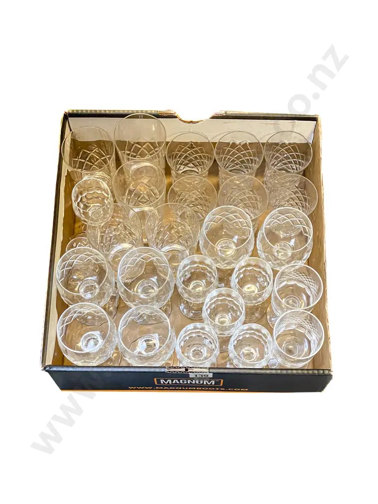Quantity of Assorted Crystal Image 1++
