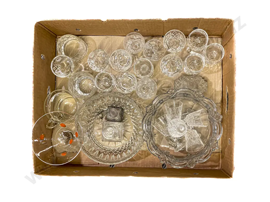 Quantity of Assorted Crystal and Glassware Image 1++