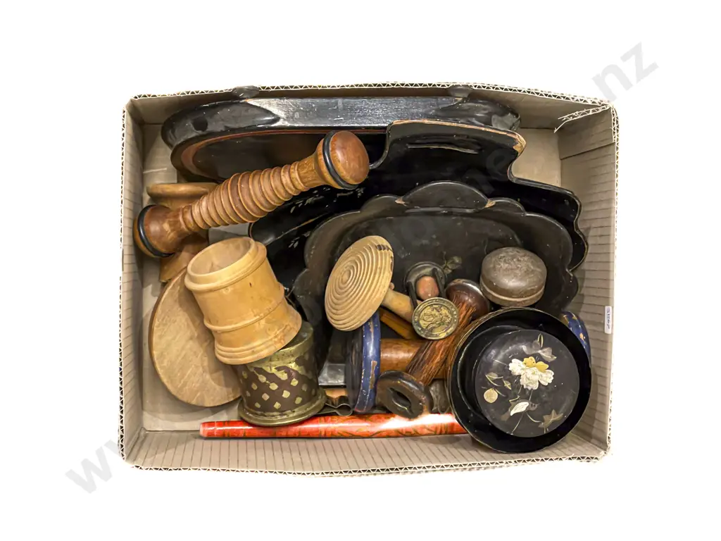 Quantity of Assorted Vintage Woodware Image 1++
