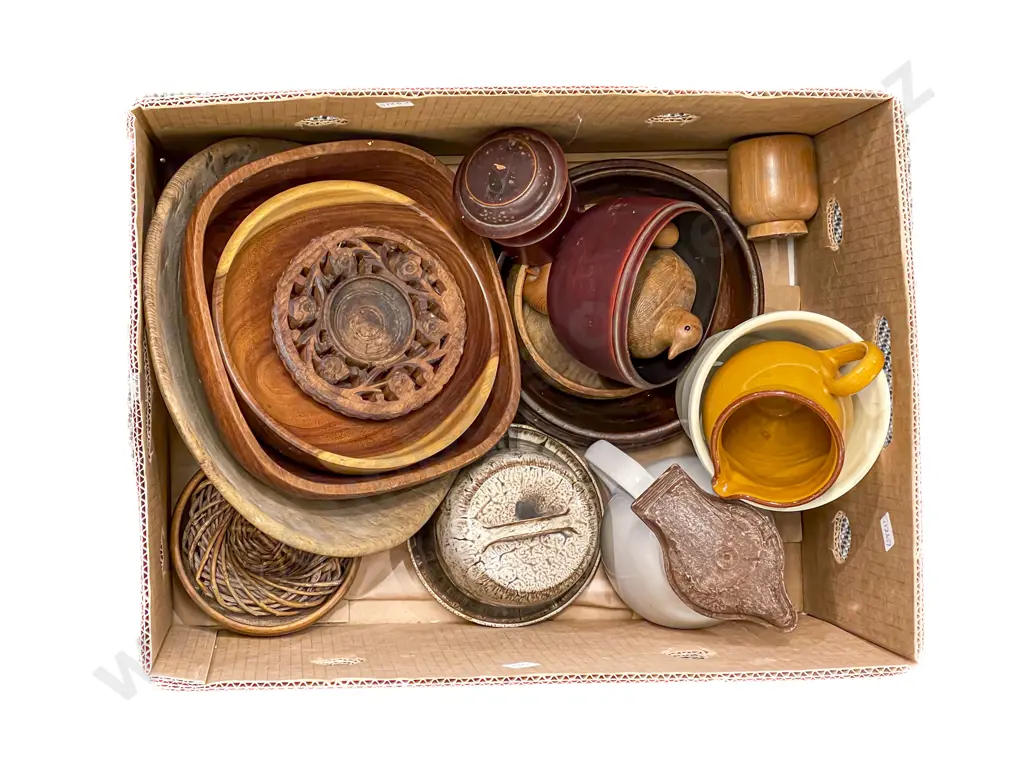Box Quantity of Assorted Woodware etc Image 1++