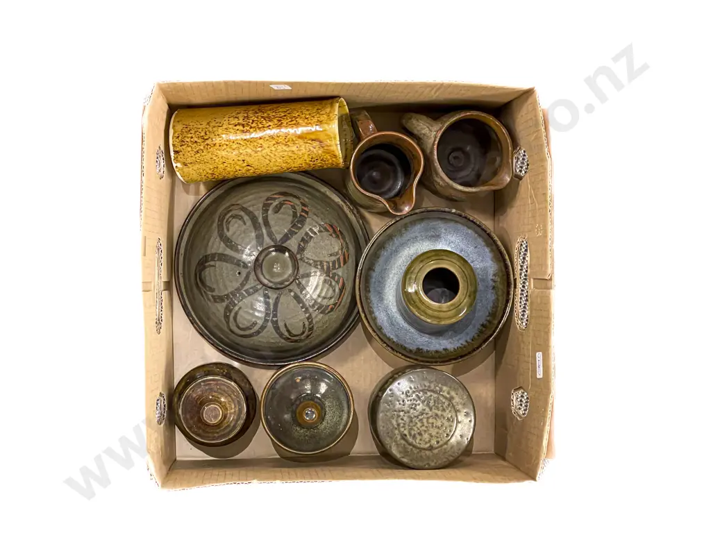 Small Quantity of Assorted NZ Pottery Image 1++