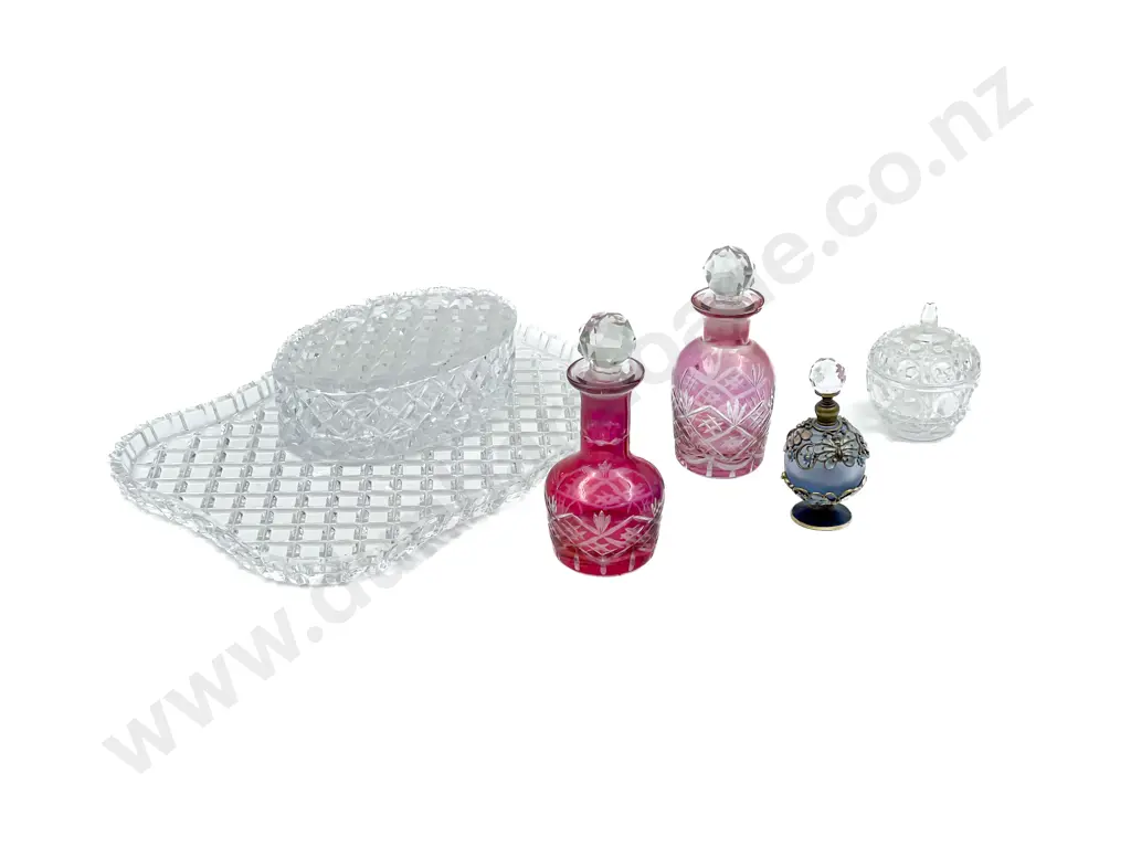 Quantity of Assorted Glass Vanity Items Image 1++