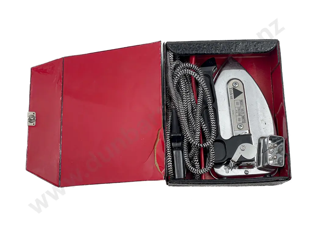 Trident Vintage Travel Iron Image 1++