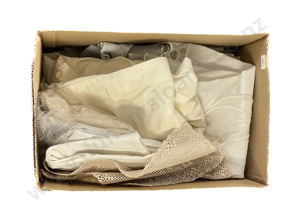Collection of Various Vintage Linens Image 1++