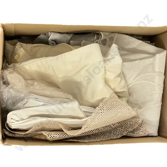 Collection of Various Vintage Linens