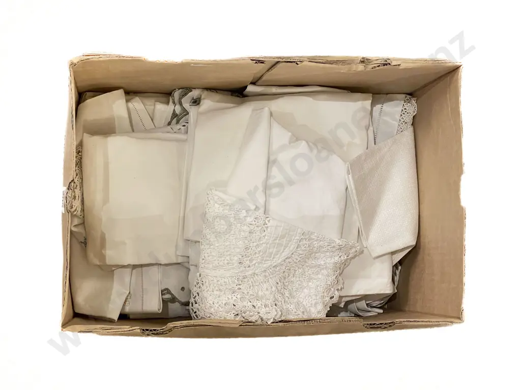 Collection of Various Vintage Linens Image 1++