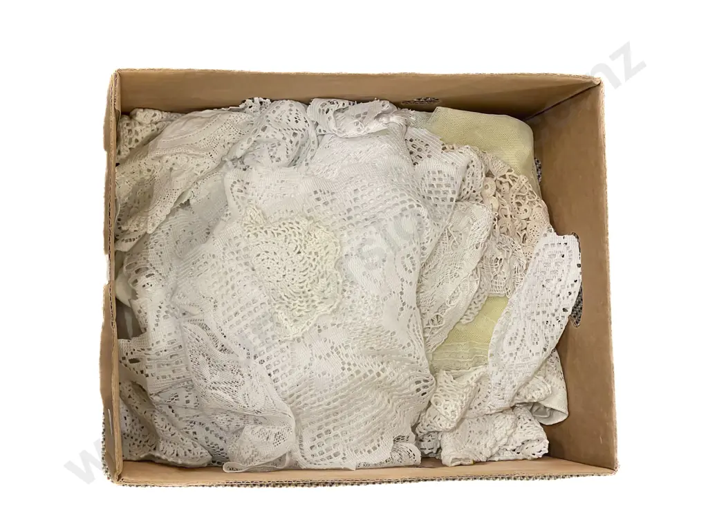 Collection of Various Vintage Linens Image 1++