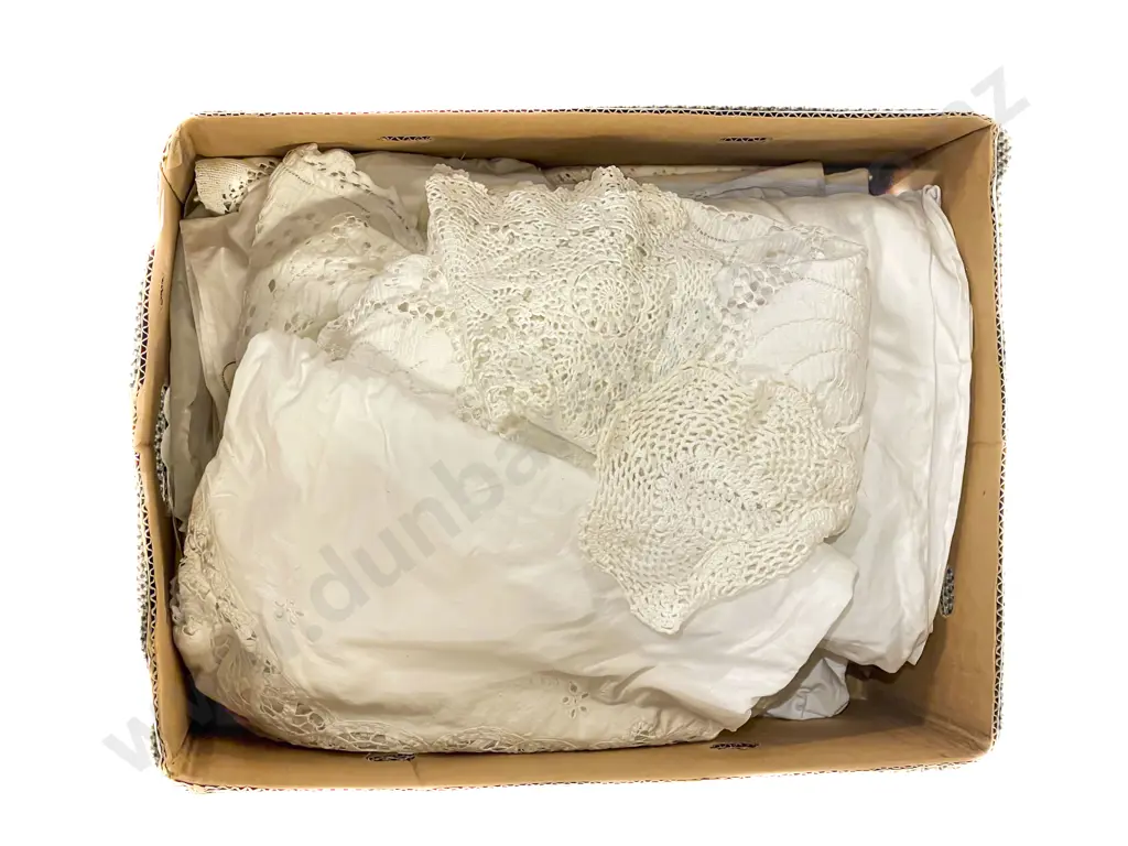 Collection of Various Vintage Linens Image 1++