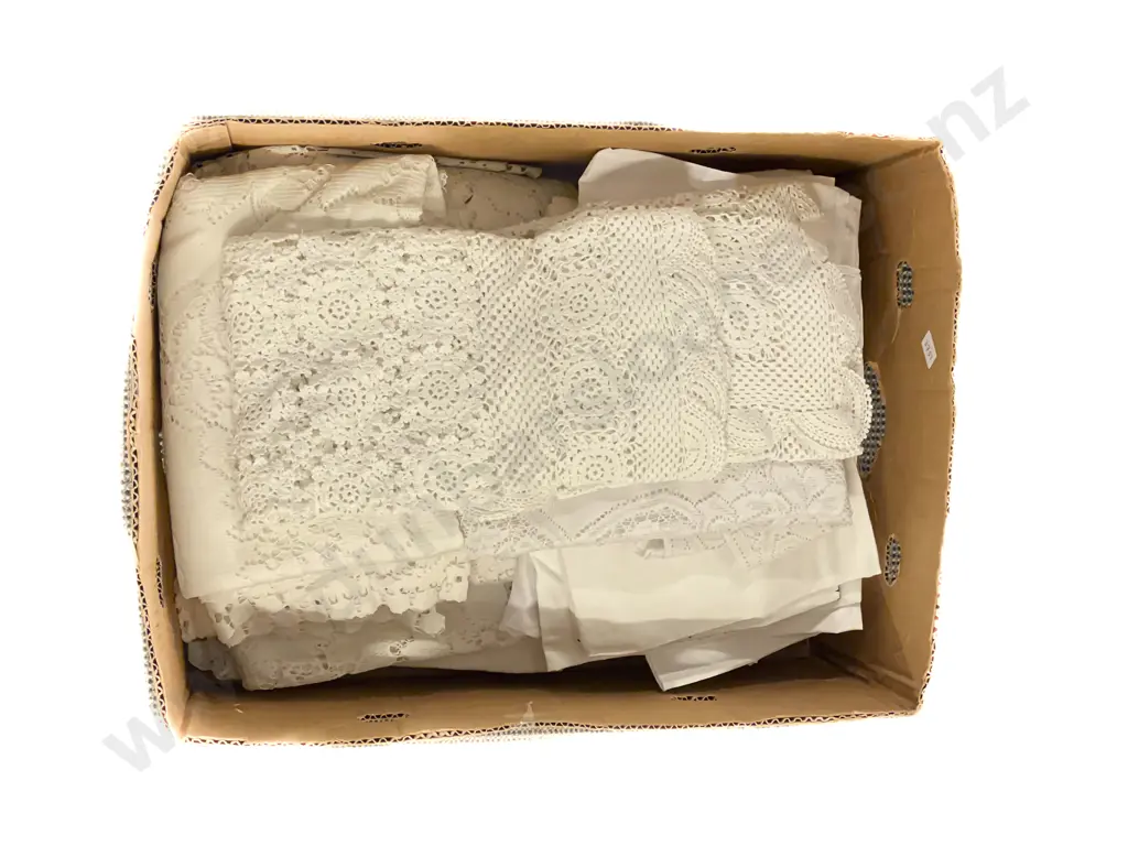 Collection of Various Vintage Linens Image 1++