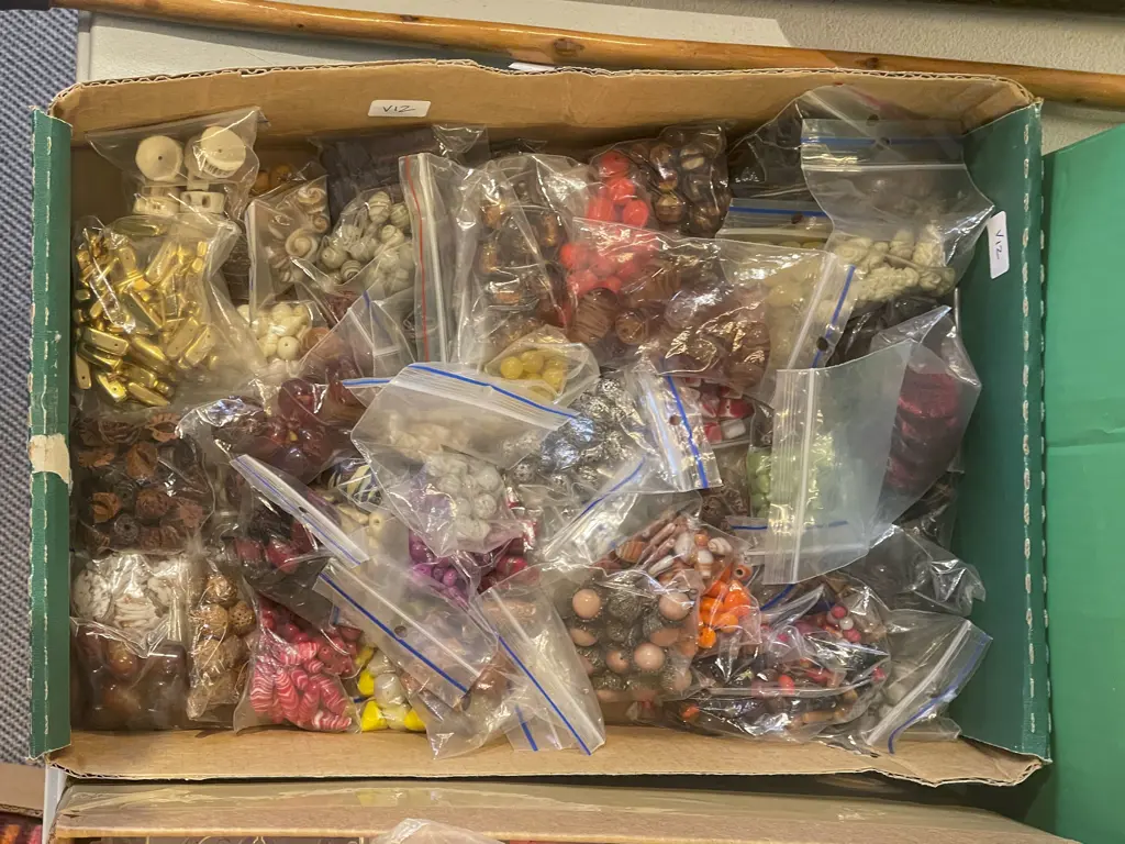 Good Quantity Mixed Beads Image 1++