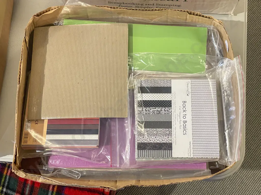 Quantity of Craft Card & Paper Image 1++