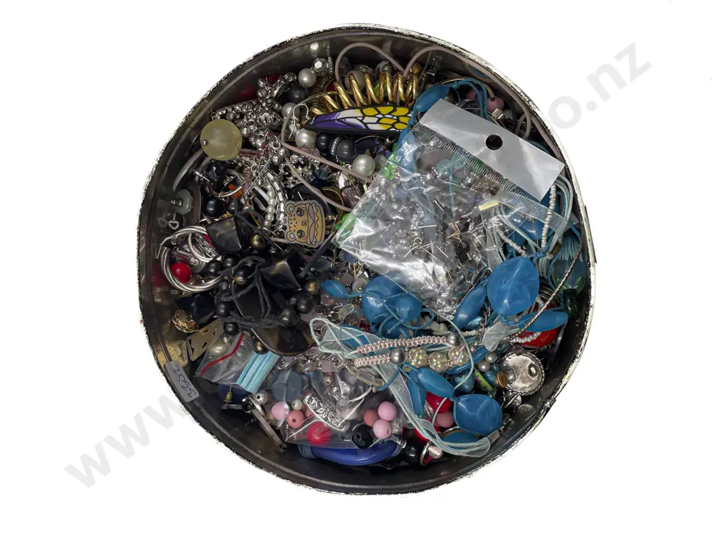 Quantity of Assorted Costume Jewellery Image 1++