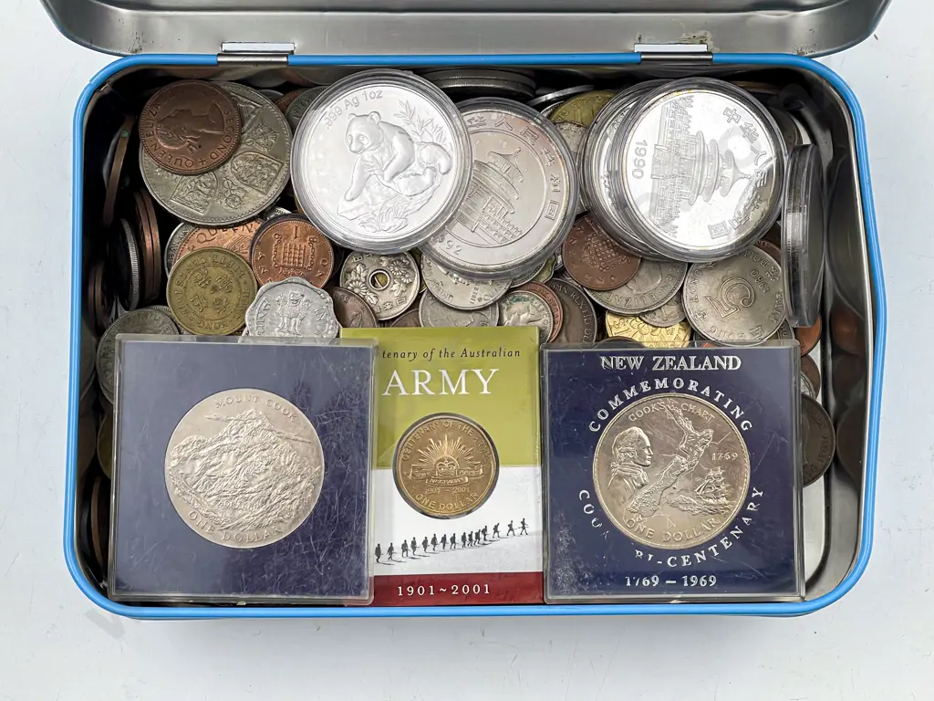 Quantity of Assorted Commemorative & Loose Coinage Image 1++