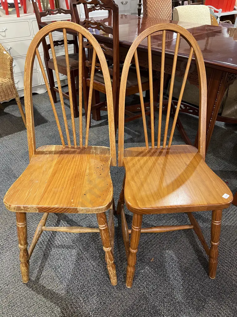 Three Arched Back Country Kitchen Chairs Image 1++