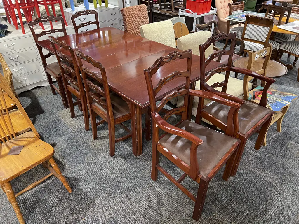 Chinese Extension Dining Table With Four Chairs and Two Carvers Image 1++