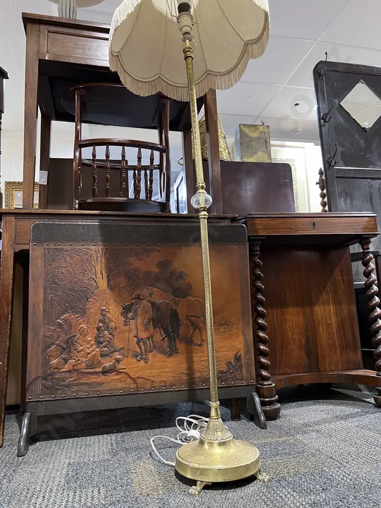 Brass standard Lamp Image 1++