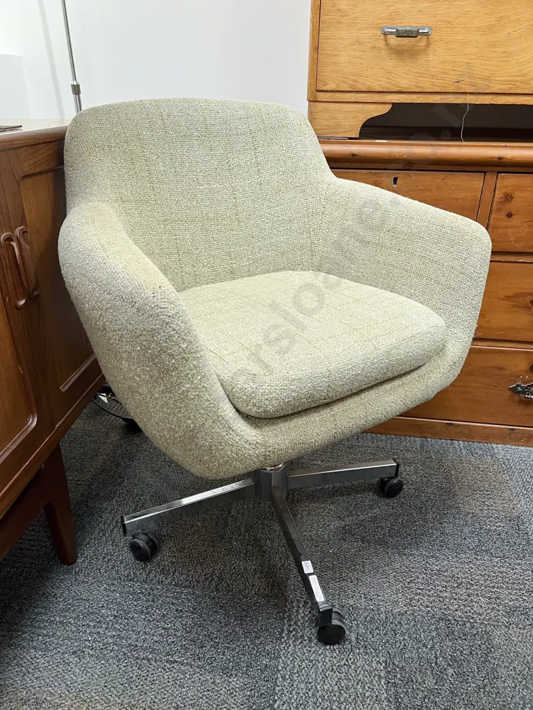 Modern Upholstered Computer Tub Chair Image 1++