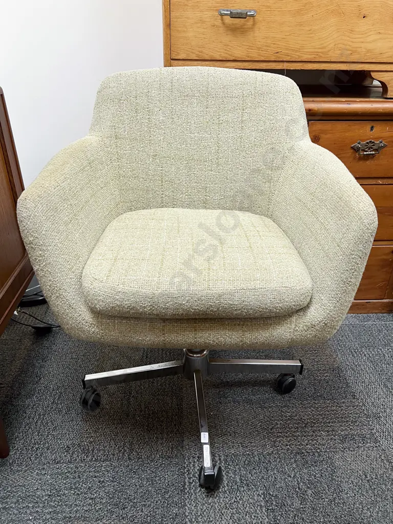 Modern Upholstered Computer Tub Chair Image 1++