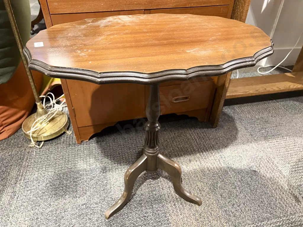Tripod Base Wine Table Image 1++