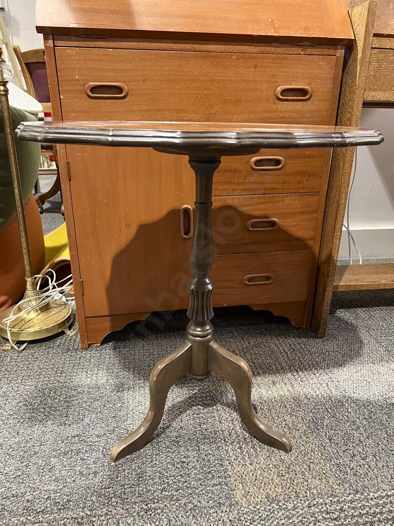 Tripod Base Wine Table Image 1++