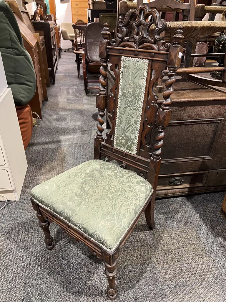 Vict. Single Chair with Bailey Twist Supports Image 1++