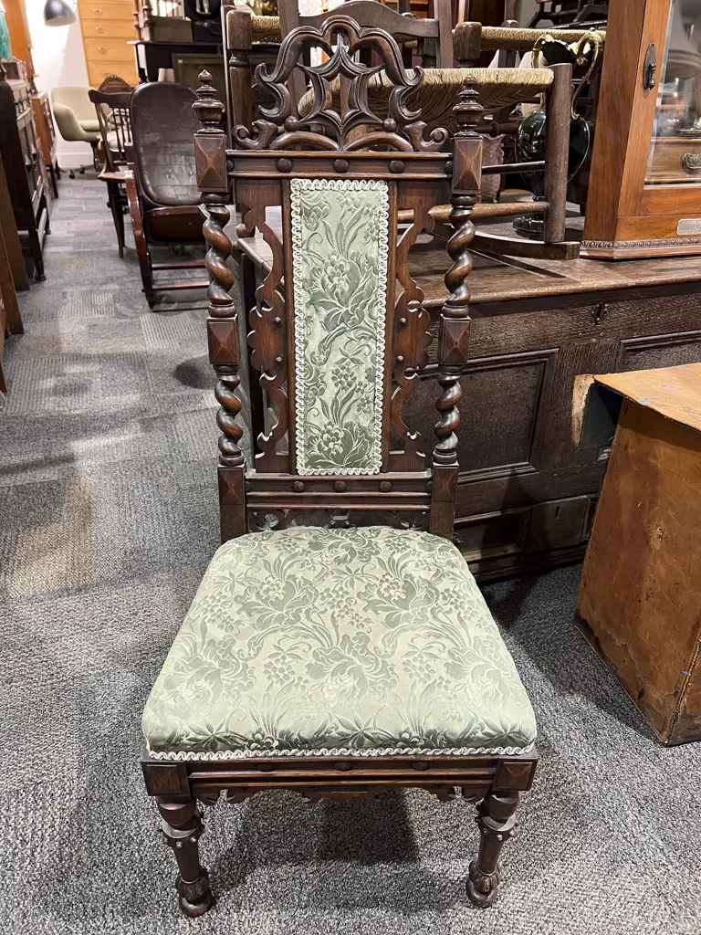Vict. Single Chair with Bailey Twist Supports Image 1++