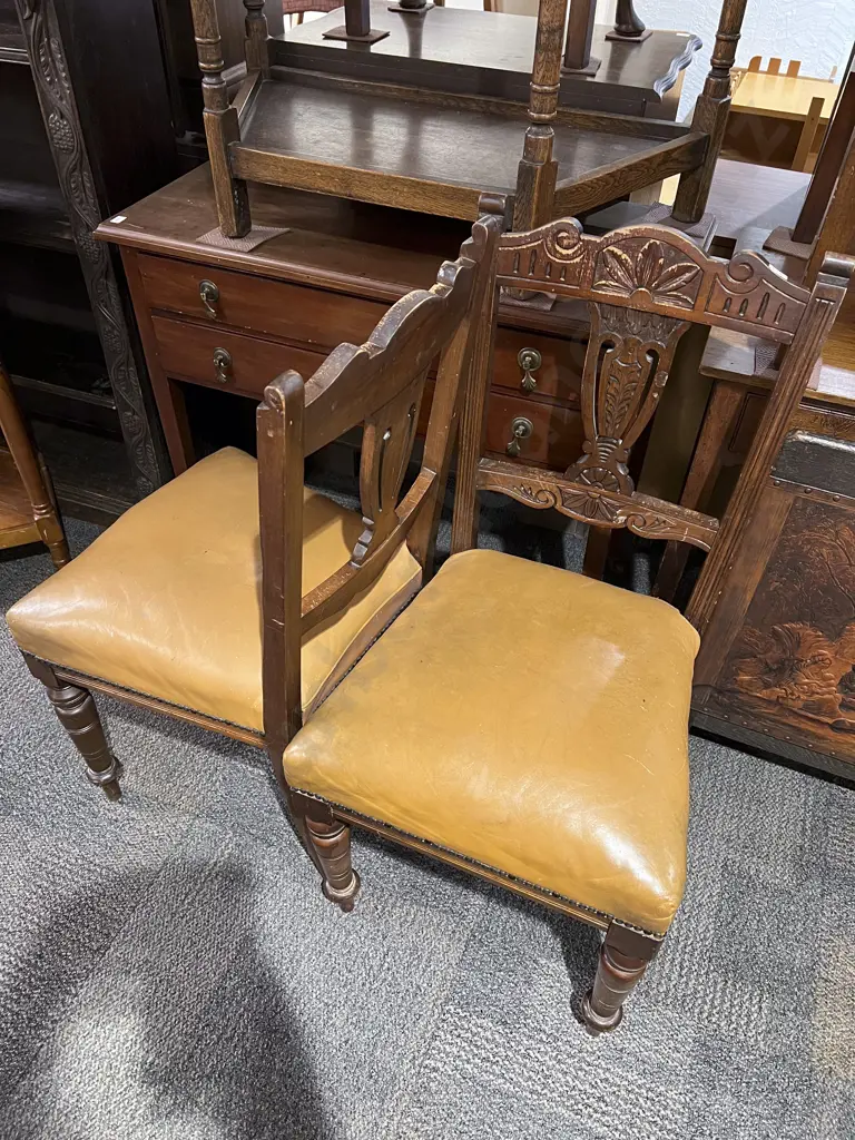 Four Colonial Dining Chairs Image 1++
