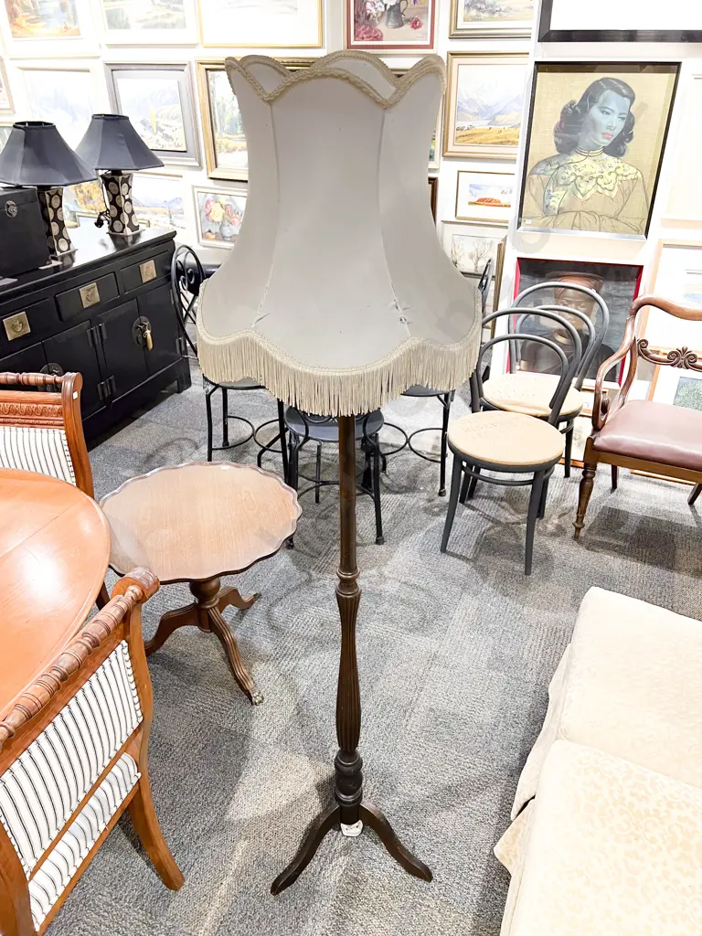 Tripod Base Standard Lamp Image 1++