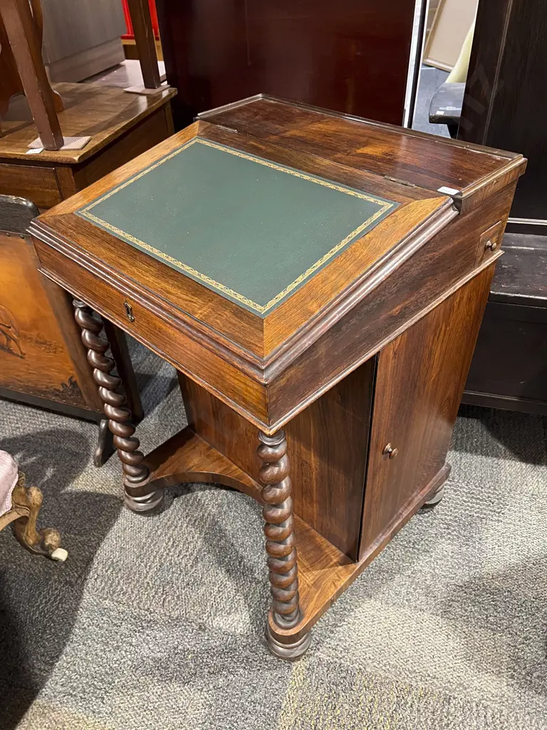 Early Vict. Rosewood Davenport with Bailey Twist Supports Image 1++