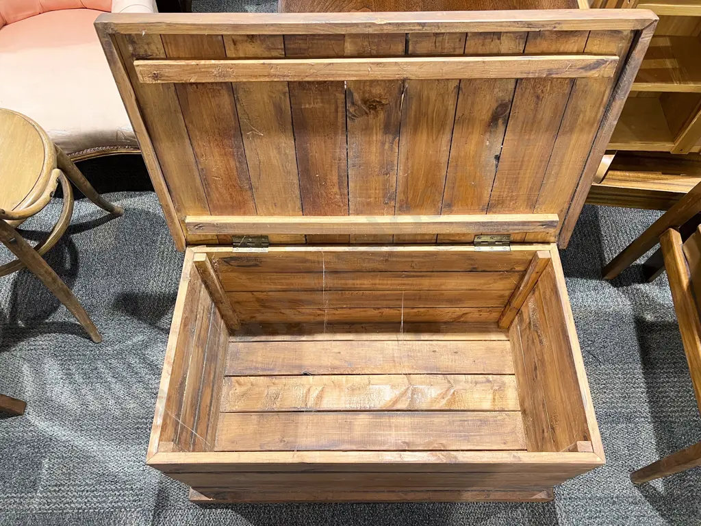 Plank Style Blanket Chest Image 1++