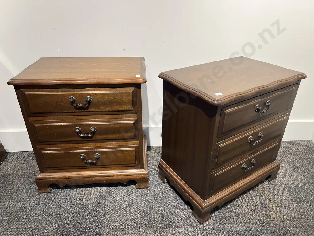 Four Piece Mahogany Bedroom Suite Image 1++