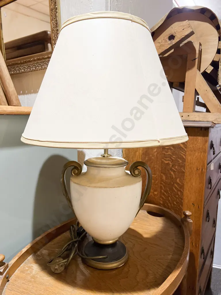 Vase Form Lamp Image 1++