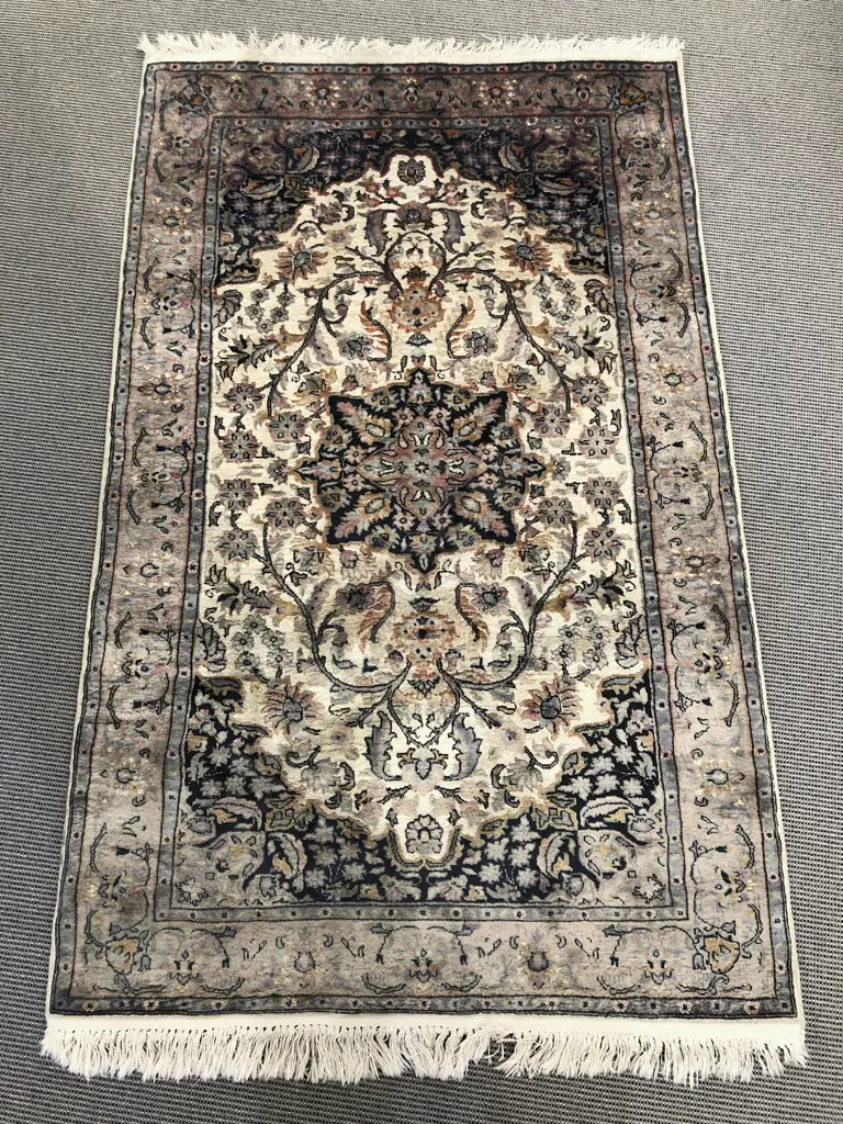 Persian Floor Rug Image 1++