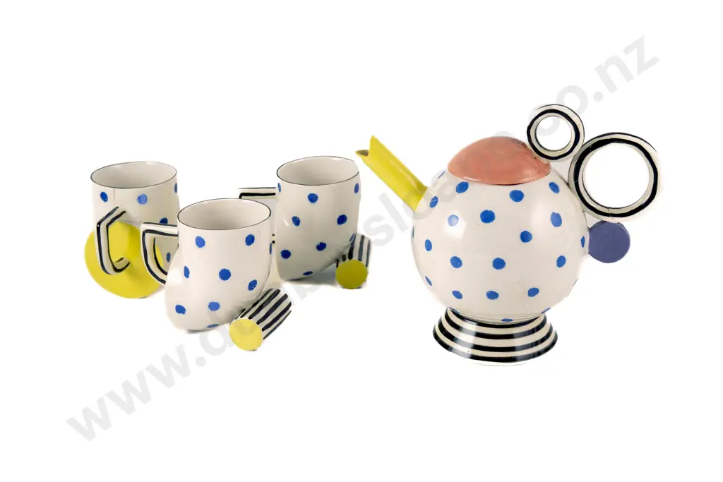 1980's Teapot & Three Matching Mugs Image 1++