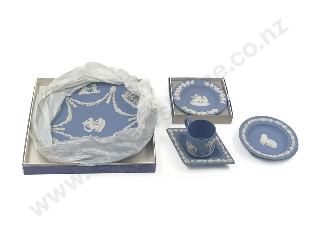 Small Quantity of Assorted Wedgwood Image 1++