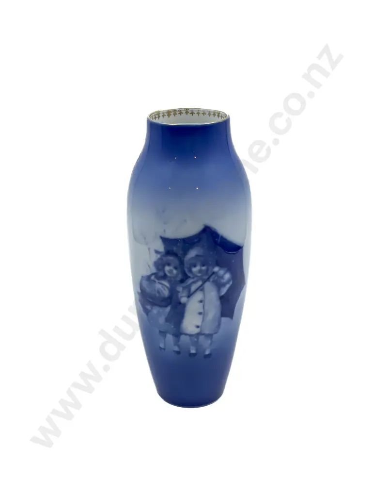 Royal Bayreuth Blue and White Vase Image 1++