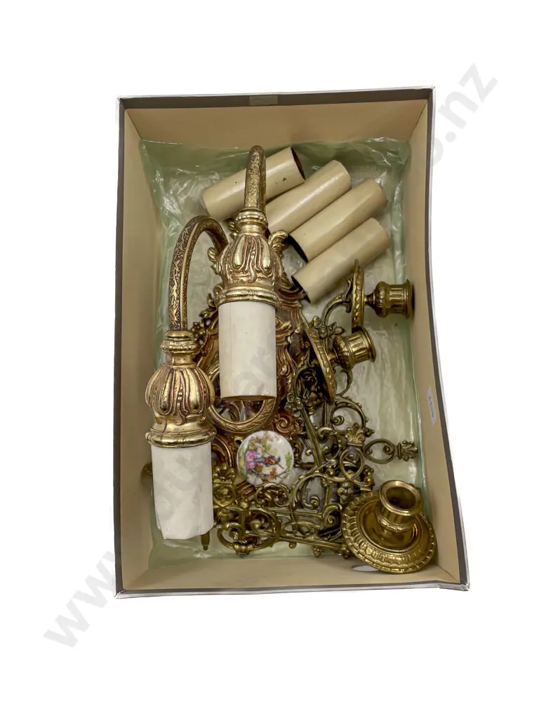 Small Quantity of Ornate Brass Wall Sconces Image 1++