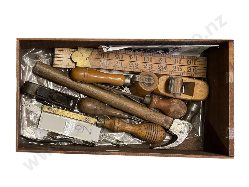 Small Quantity of Assorted Vintage Tools Image 1++